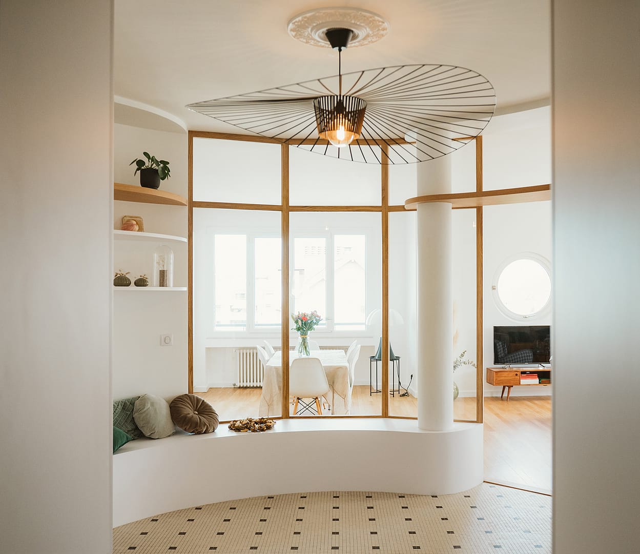 noesis-gare-annecy-renovation-hall-arrondi-meuble rénovation d'un appartement au centre ville d'annecy