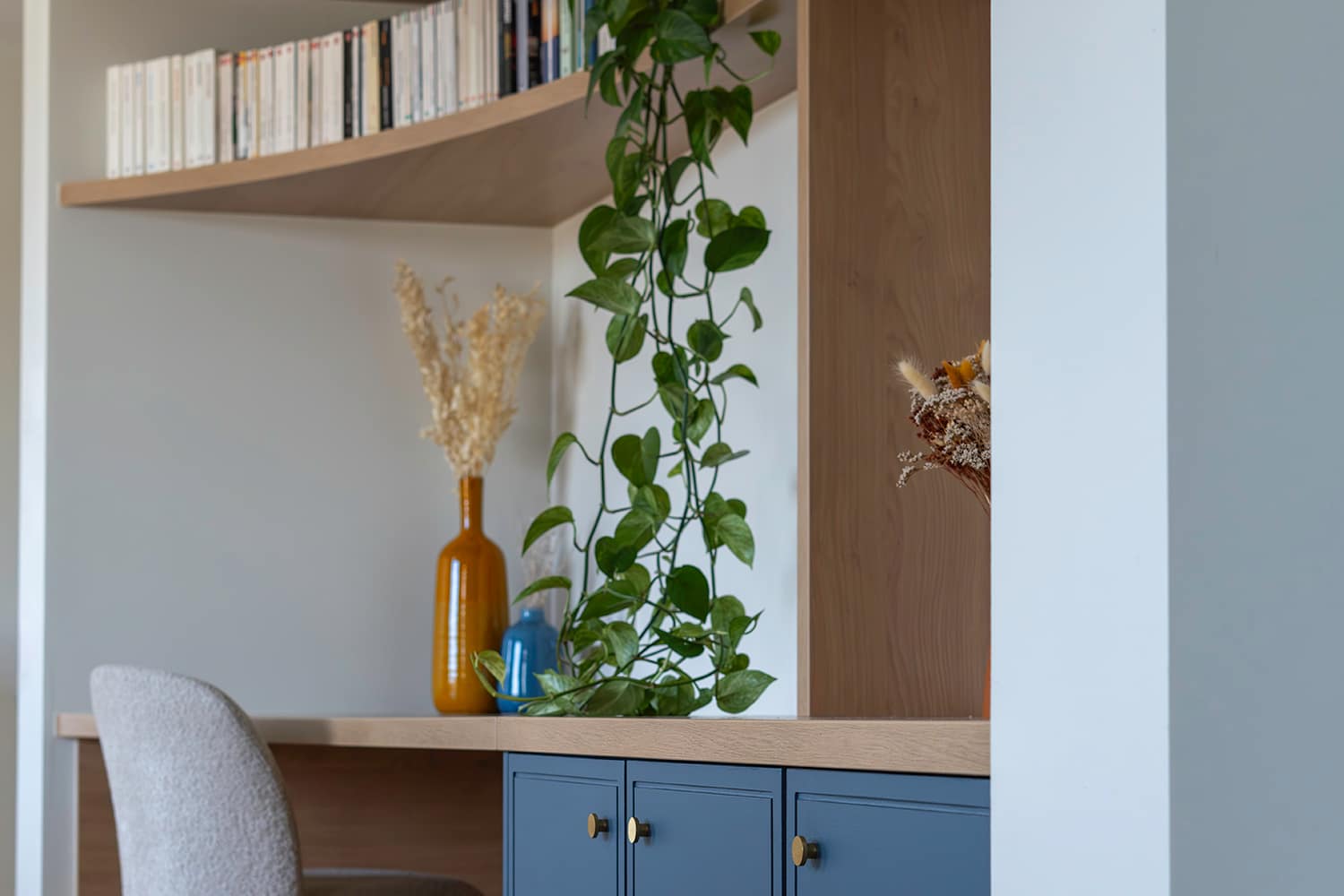 salon-étagère-bibliothèque-fauteuil-meuble-bureau