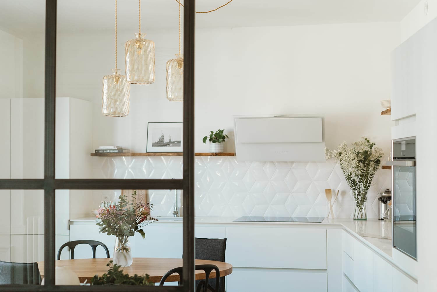 noesis-renovation-annecy-centre-ville-decoration-cuisine-blanche