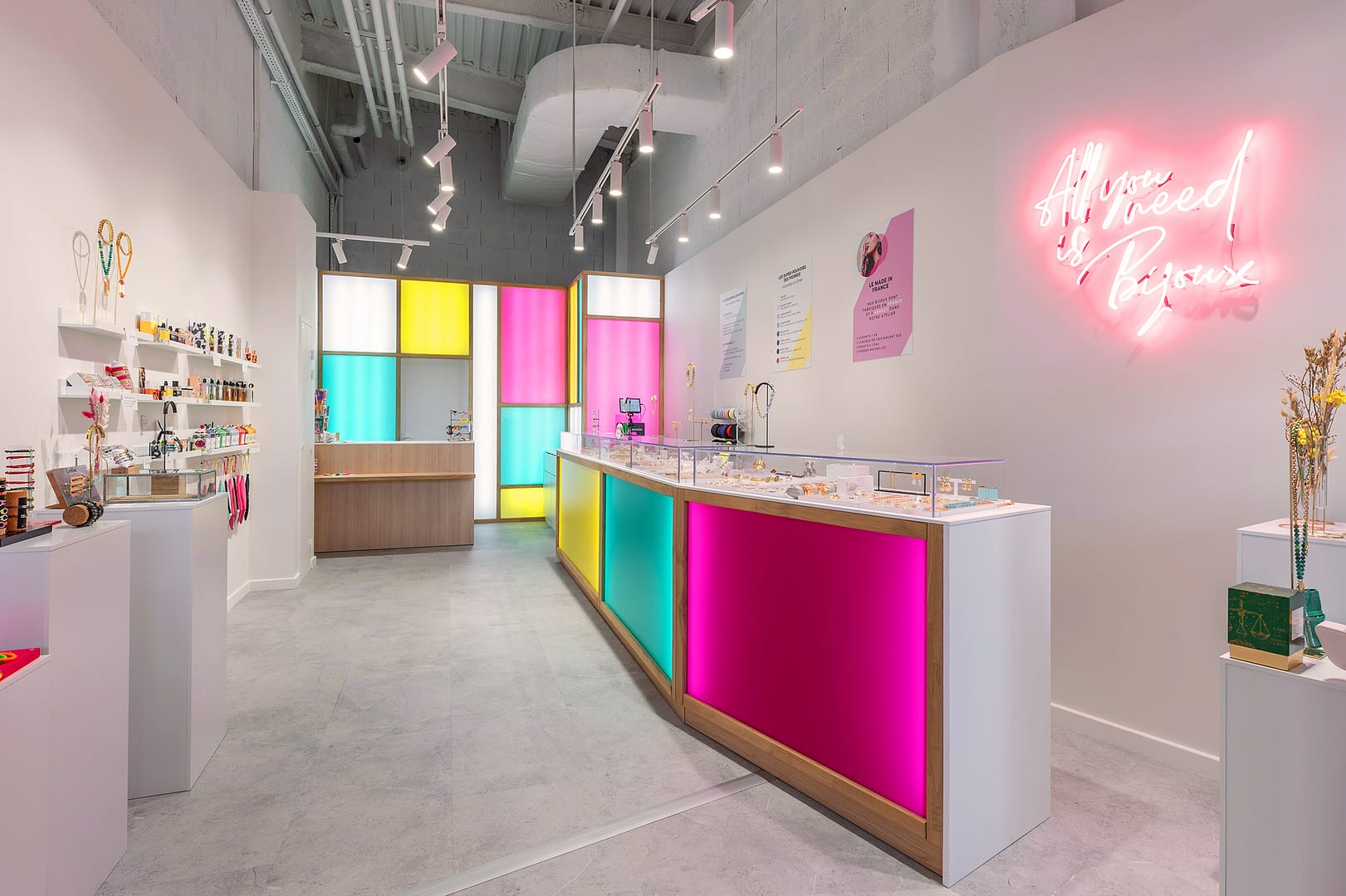 noesis-dupont-annecy-gallerie-bijoux-shop-neon-1