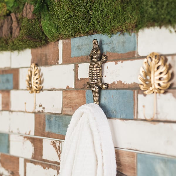 spa-noesis-jungle-exotique-tropical patères en laiton dans le Spa des Lys