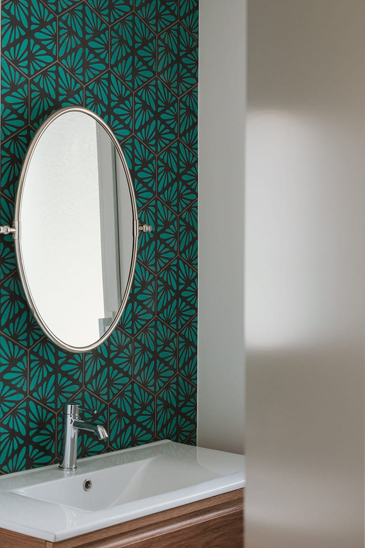 noesis-salle-bain-bathroom-carrelage-vert-émeraude-miroir