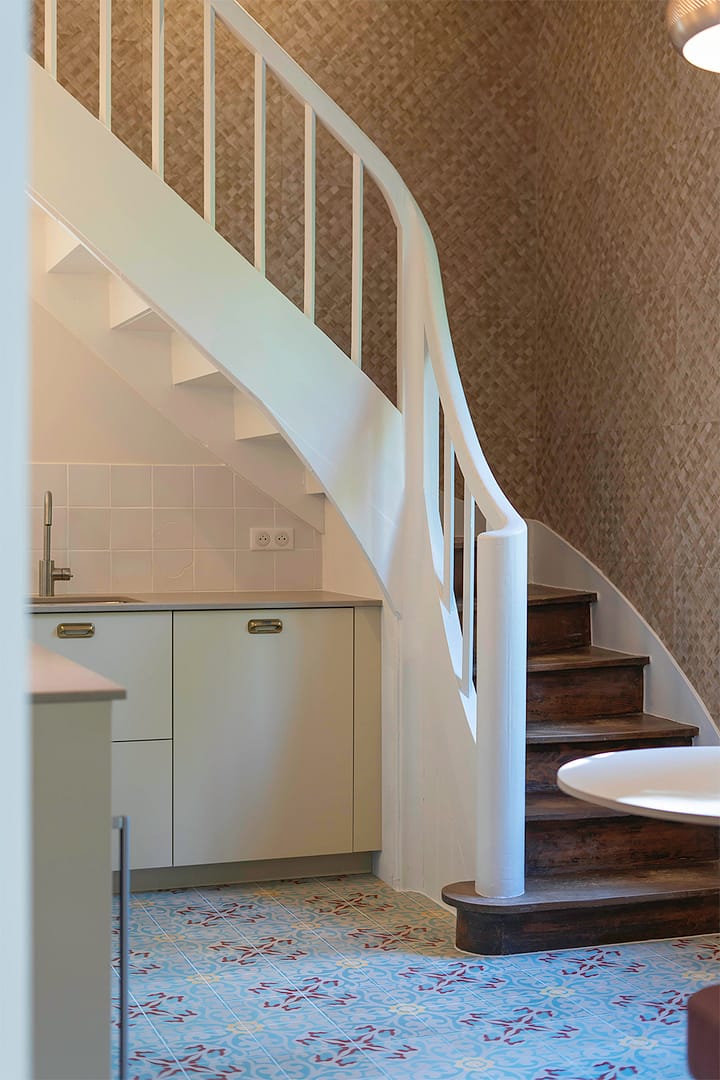 escalier-papier-peint-cuisine-faience