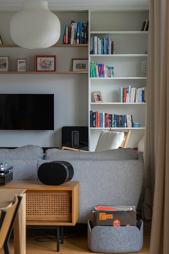 salon-étagère-bibliothèque-fauteuil-meuble-vintage