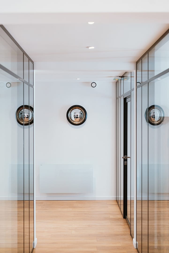 noesis-architecture-veyrier-office-notarial-verriere-couloir couloir d'une étude notariale avec verrière séparative