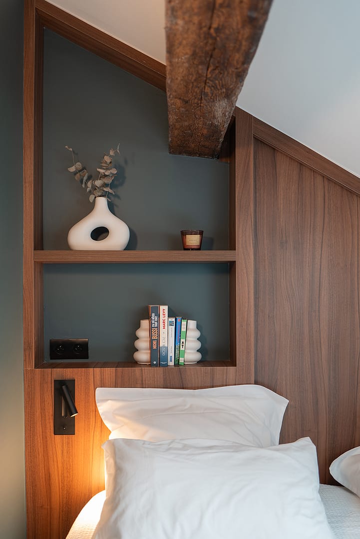 chambre;rampant;combles;lits;jumeaux;noyer