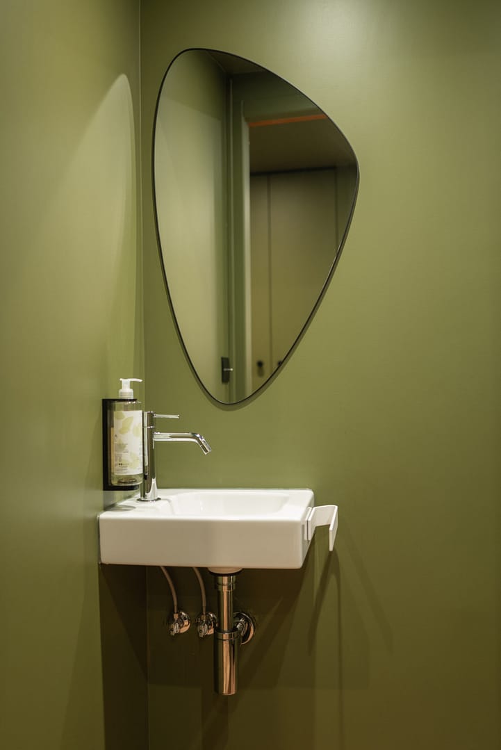 wc;sanitaires;miroir;green;vert